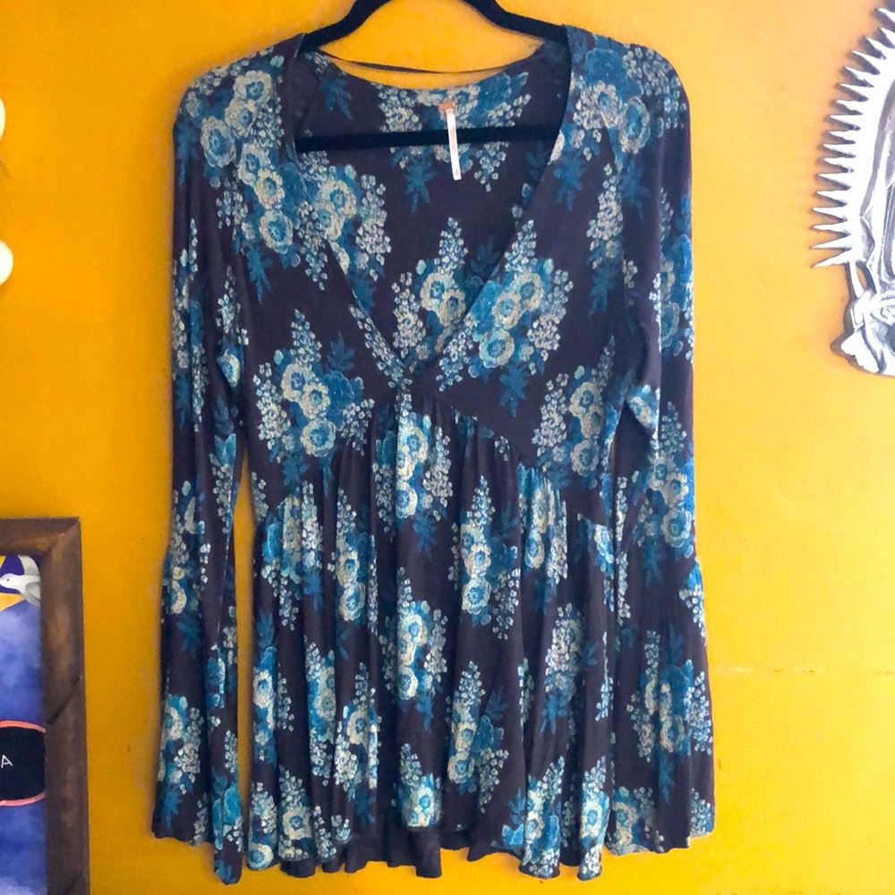 Free People floral tunic top💙